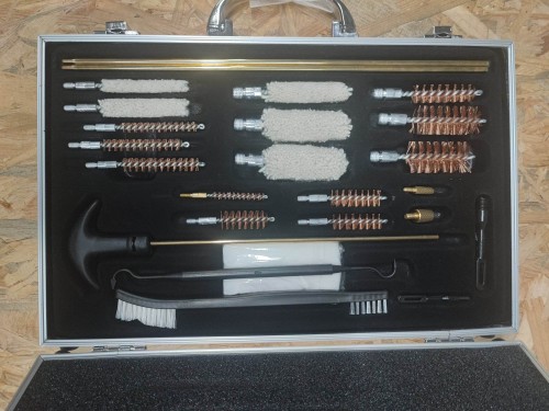 Zestaw do czyszczenia broni z różnymi akcesoriami - walizka mosiężna (GK46)